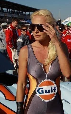 A girl wearing the Gulf livery.