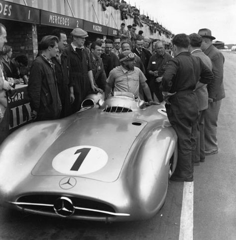 Jose Froilan Gonzalez leads the field away at the start of the 1954 British Grand Prix.