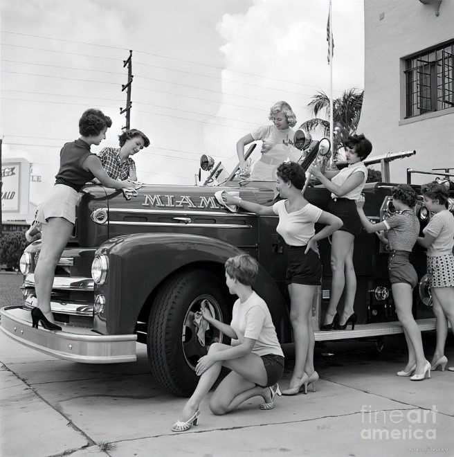 1950s Miami fire truck with female models.