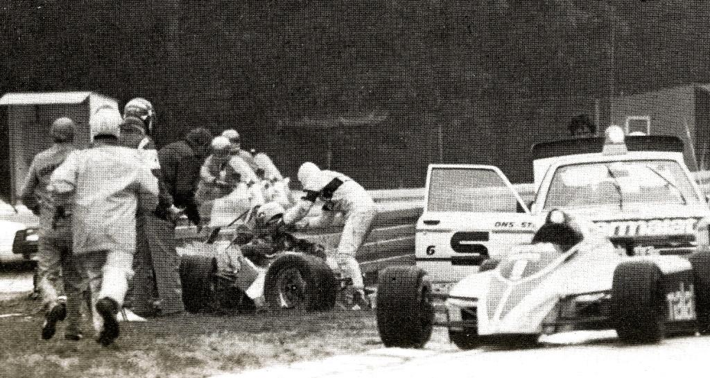 Nelson Piquet left his Brabham to help Didier Pironi during qualifying for the 1982 German GP in Hocheinhem.