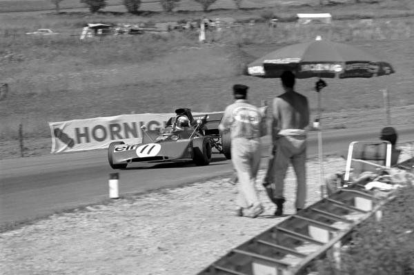 Jackie Stewart, Tyrrel 003, passes a marshals’ post situated the wrong side of the Armco barrier. Austrian GP, Osterreichring, 15 August 1971.