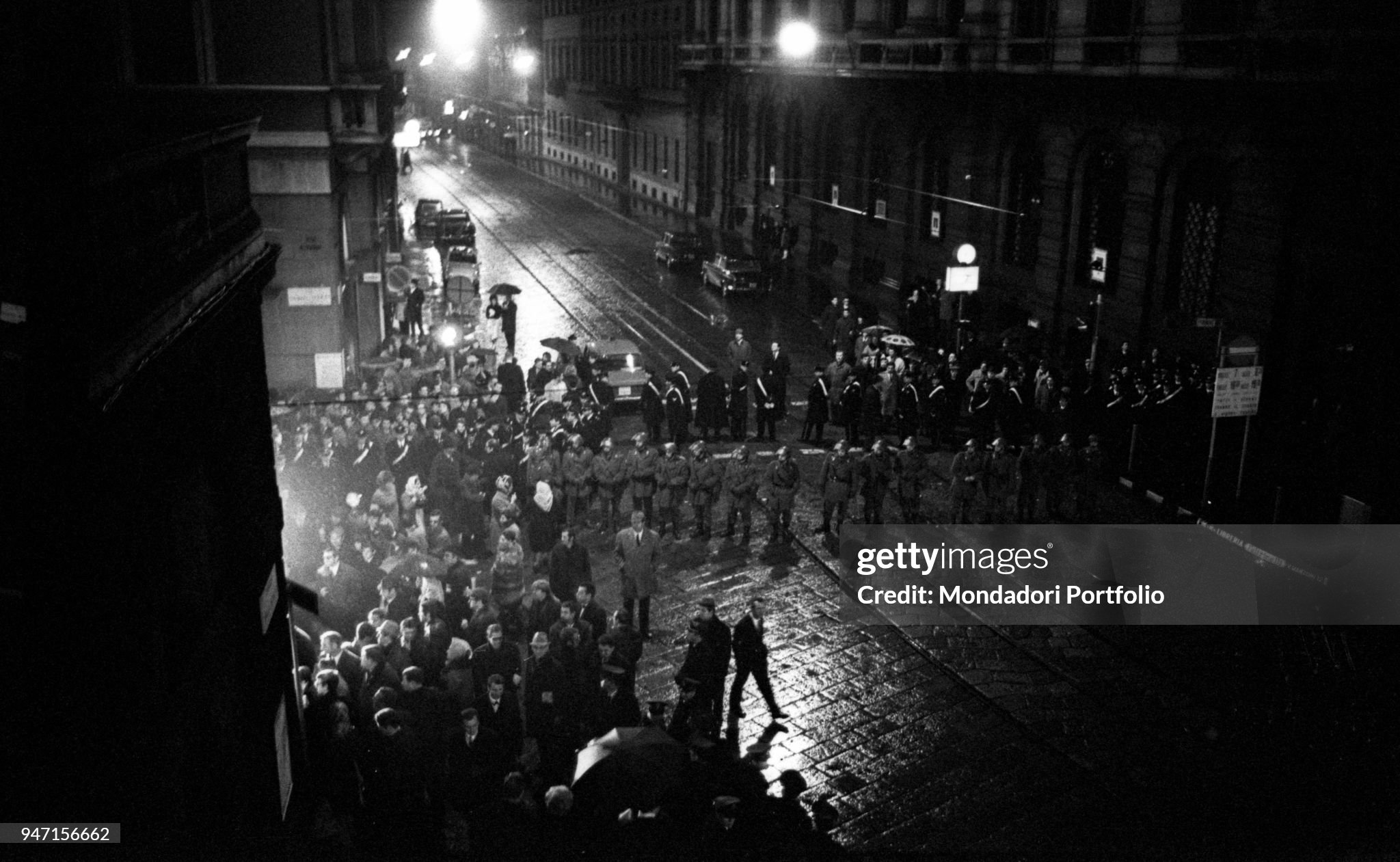 On the occasion of the opening night at La Scala in Milan on 07 December 1968, in via Manzoni the Police is trying to contain the demonstrators taken to the street. 