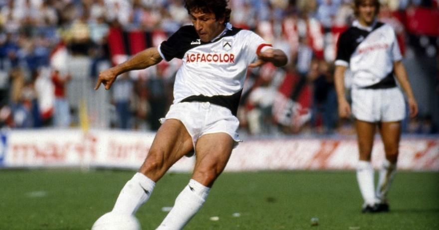 Zico playing for Udinese.