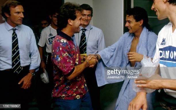 Juventus player Roberto Baggio meets Zico in the dressing room.