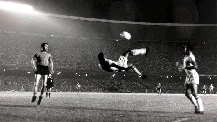 An overhead kick by Pele during a friendly match Brazil-Belgium.