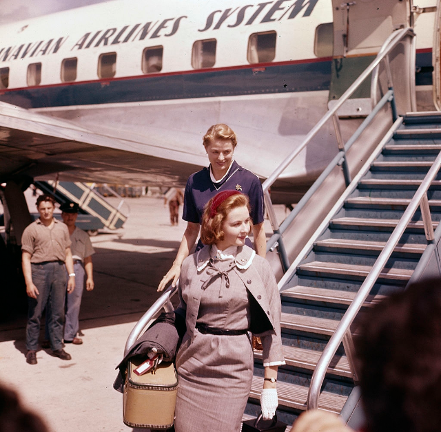 Ingrid Bergman and her daughter Pia Lindstrom getting off a plane in 1957.