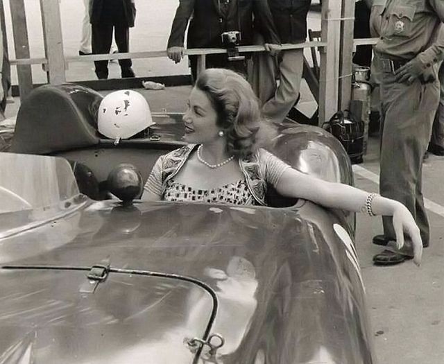 Despite its sculptured Scaglietti flanks, never has an 860 Monza looked quite so good … Actress Linda Christian adorns ‘Fon’ de Portagos’ Ferrari. The marquis Alfonso De Portago, Spanish nobleman and journey-man driver, was accompanied by Linda Christian at the 1957 Cuban Grand Prix, an event for Sports Cars.