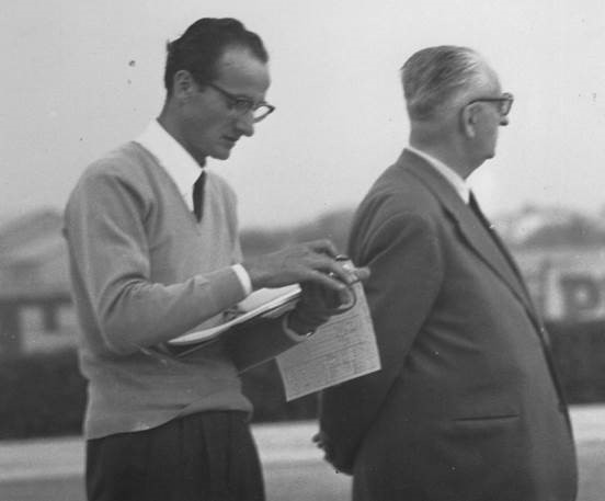 Romolo Tavoni around the age of 35 with Enzo Ferrari and his notebook at the ready. 