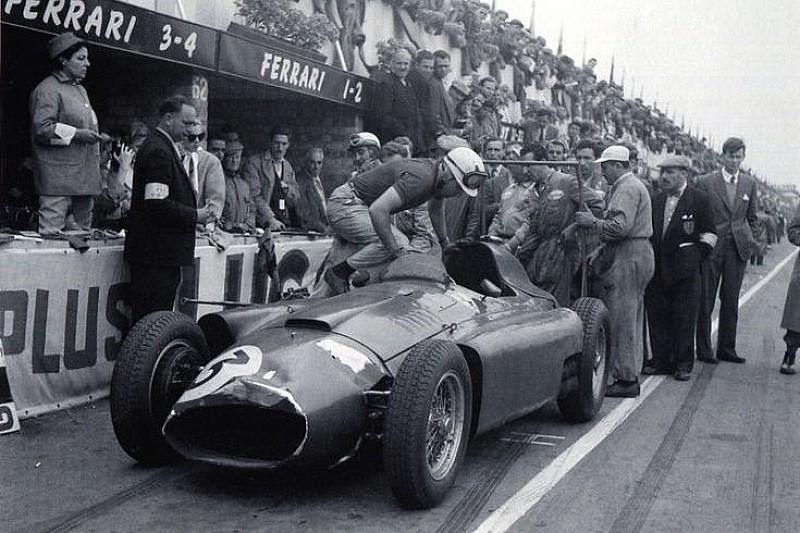 Here is one of those frenetic Ferrari pit stops. This is at the British Grand Prix at Silverstone on July 14, 1956. The car is a Lancia-Ferrari, actually one of the 1955 Lancia D50 Grand Prix cars which were turned over to Ferrari in the summer of that year when Lancia was no longer able.