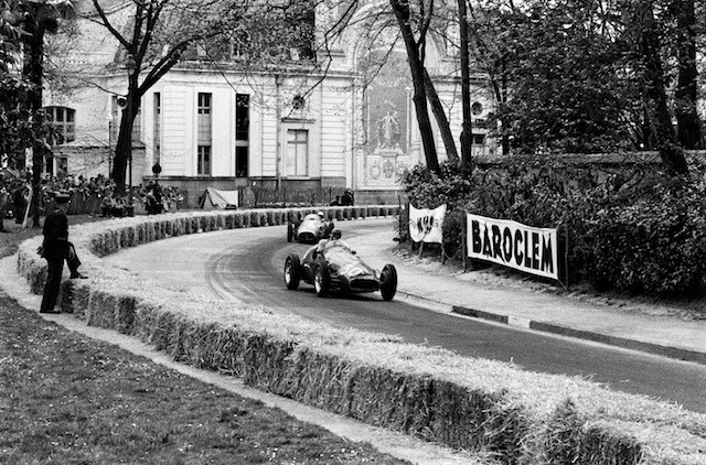 De Portago in his Ferrari at 1955 Pau Grand Prix. 