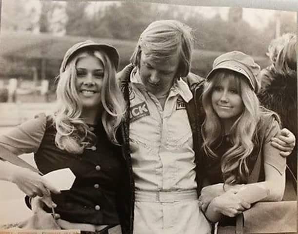 Ronnie Peterson with two girls.