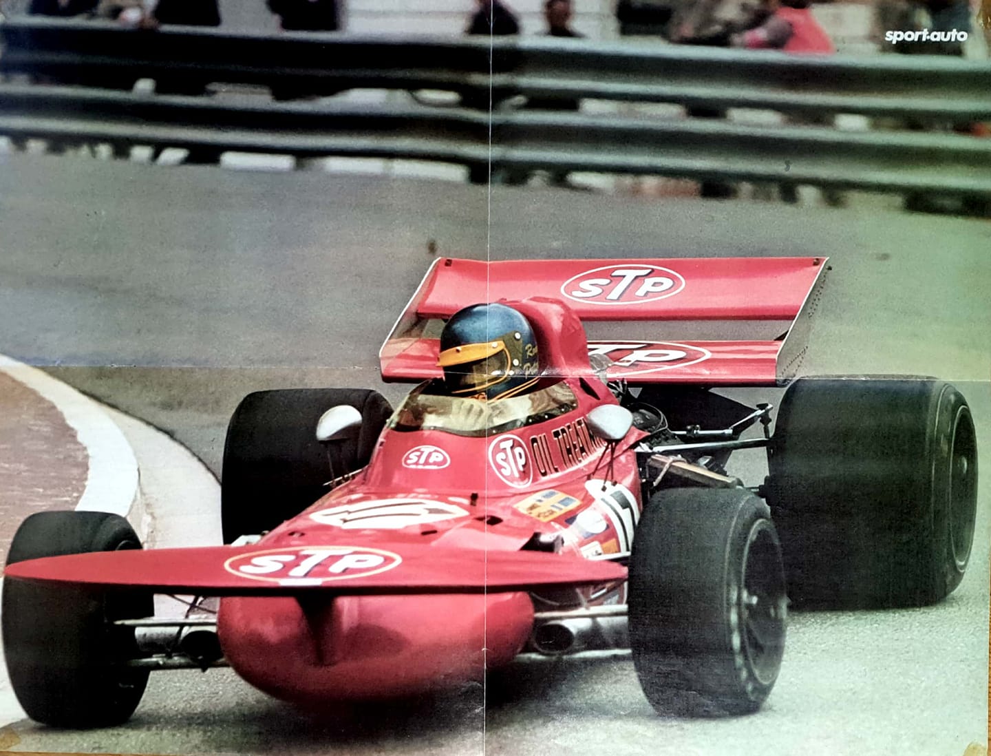 Ronnie Peterson, March, in action in 1971.