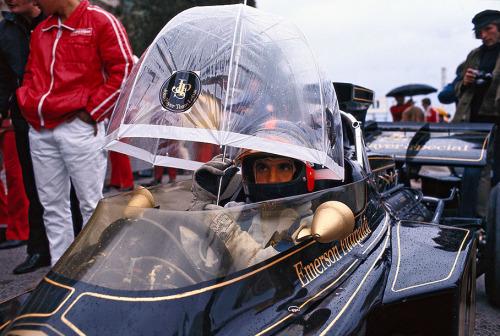 Ronnie Peterson with an umbrella