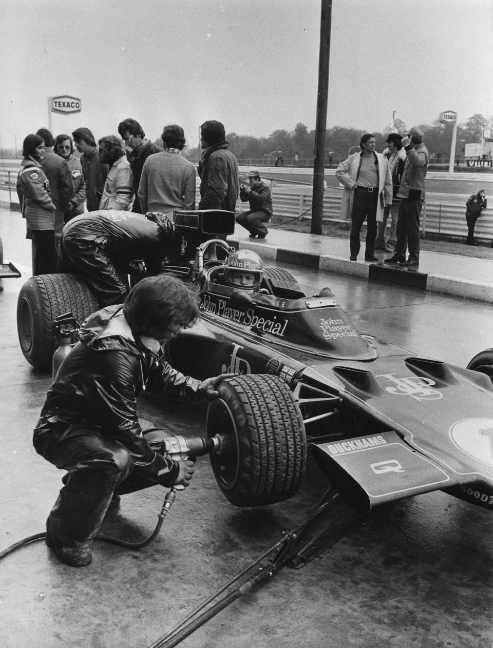 A pit stop for Ronnie Peterson’s Lotus. 