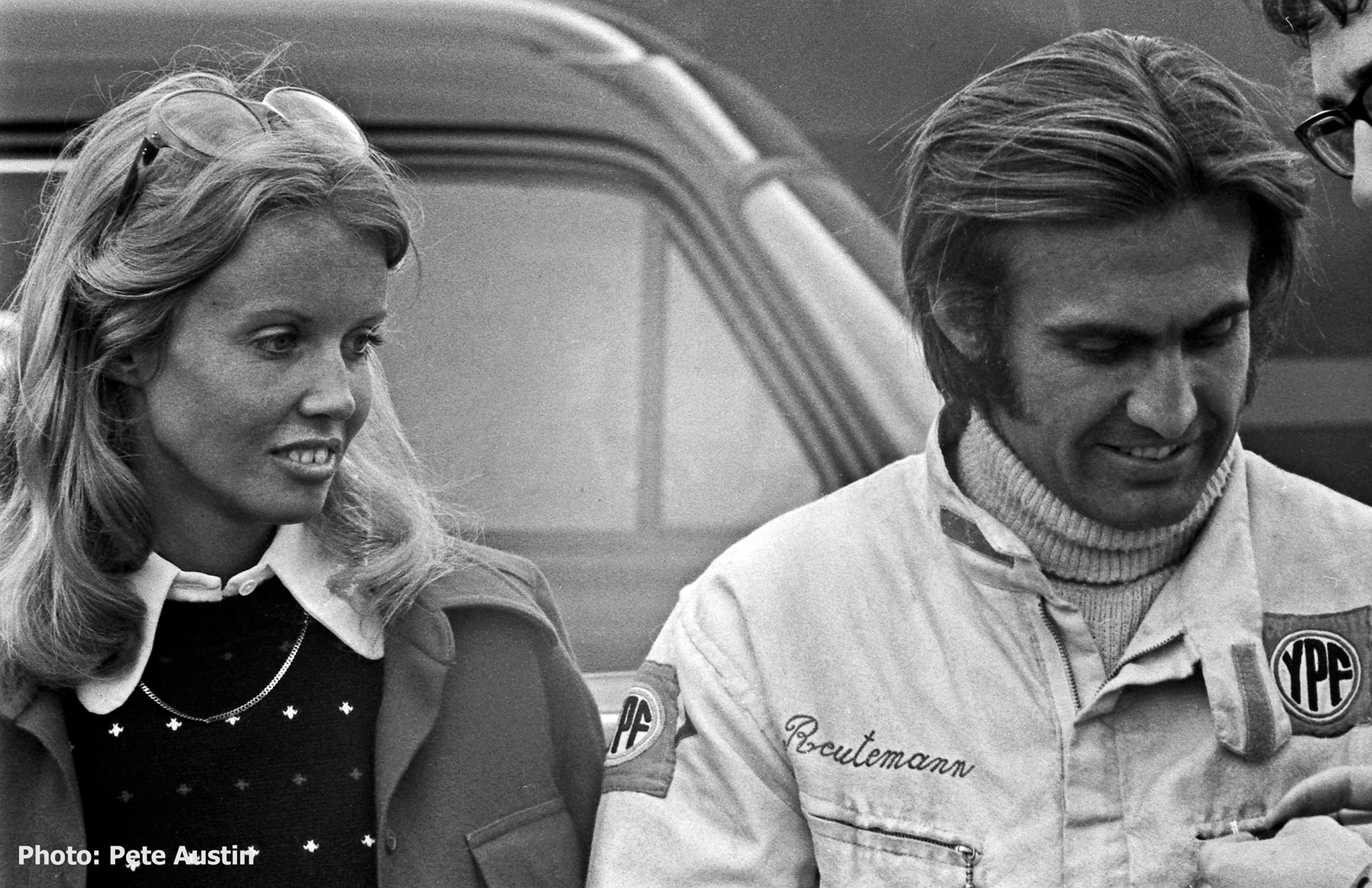 Carlos Reutemann with Barbro Peterson at Brands Hatch in 1974. 