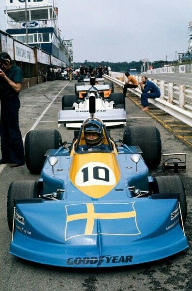 Ronnie Peterson, March 761 with a Swedish flag, at Kyalami on 06 March 1976.
