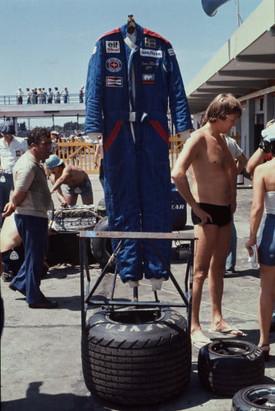 Ronnie Peterson, retired, hangs up his overalls at the Argentine Grand Prix in Buenos Aires on 09 January 1977.
