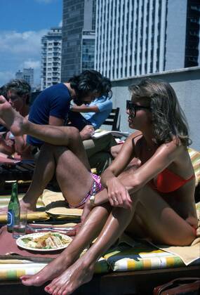 Barbro Peterson at her hotel pool at the Brazilian Grand Prix in Jacarepaguá, Rio de Janeiro, on 29 January 1978.