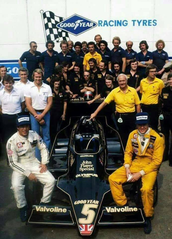 Lotus team photo with Mario Andretti and Ronnie Peterson sitting on a Lotus 79 Ford at the Italian Grand Prix in Monza on 10 September 1978. Colin Chapman and Nigel Bennett are also visible. 