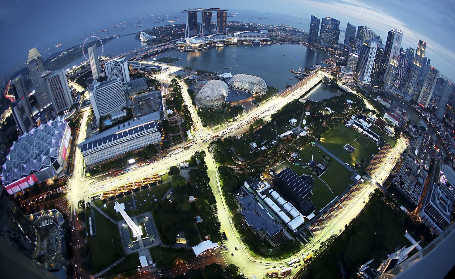 Singapore circuit by night.