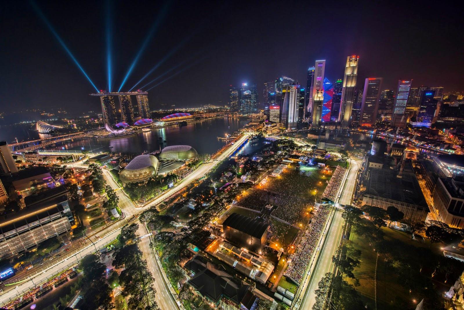 Singapore F1 night race 2012, city skyline.