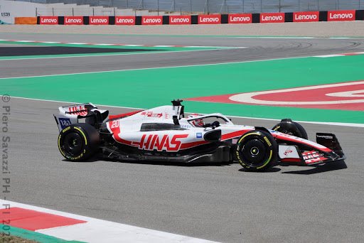 Kevin Mangussen in Haas Formula 1 car