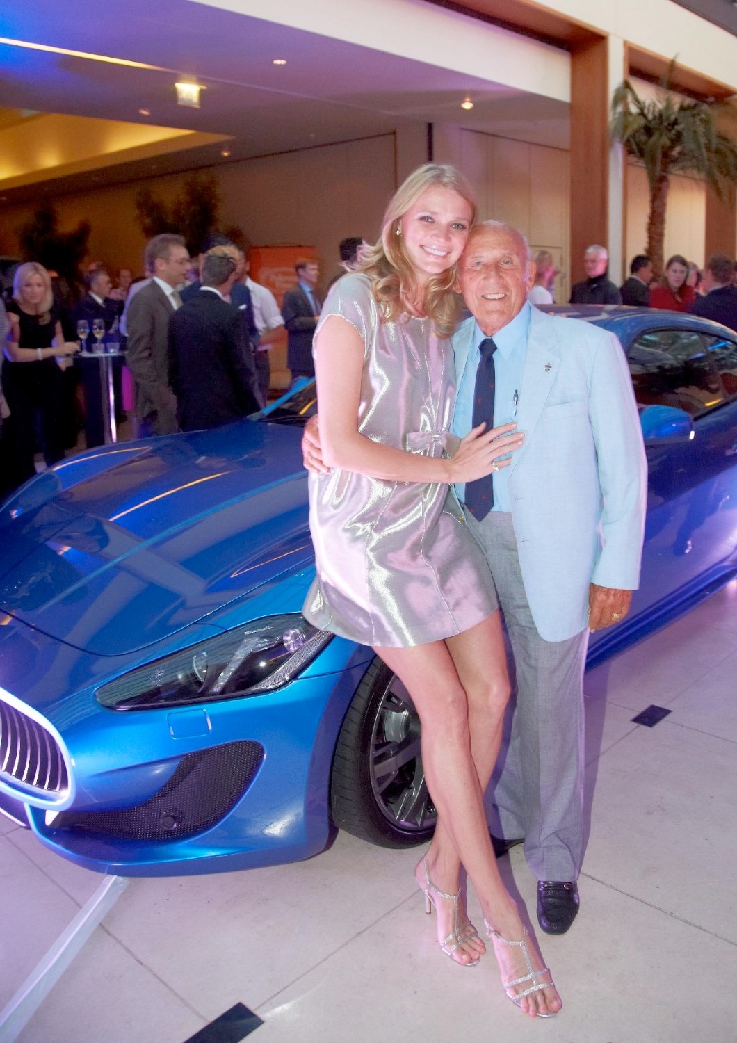 Stirling Moss with a tall girl.
