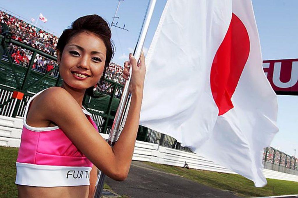 A grid girl at Suzuka circuit in 2006.