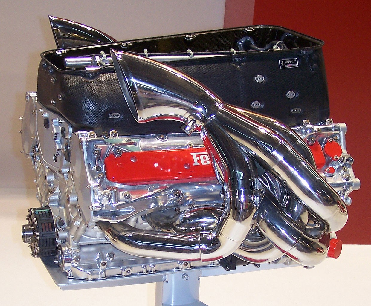 Ferrari 054 V10 engine.