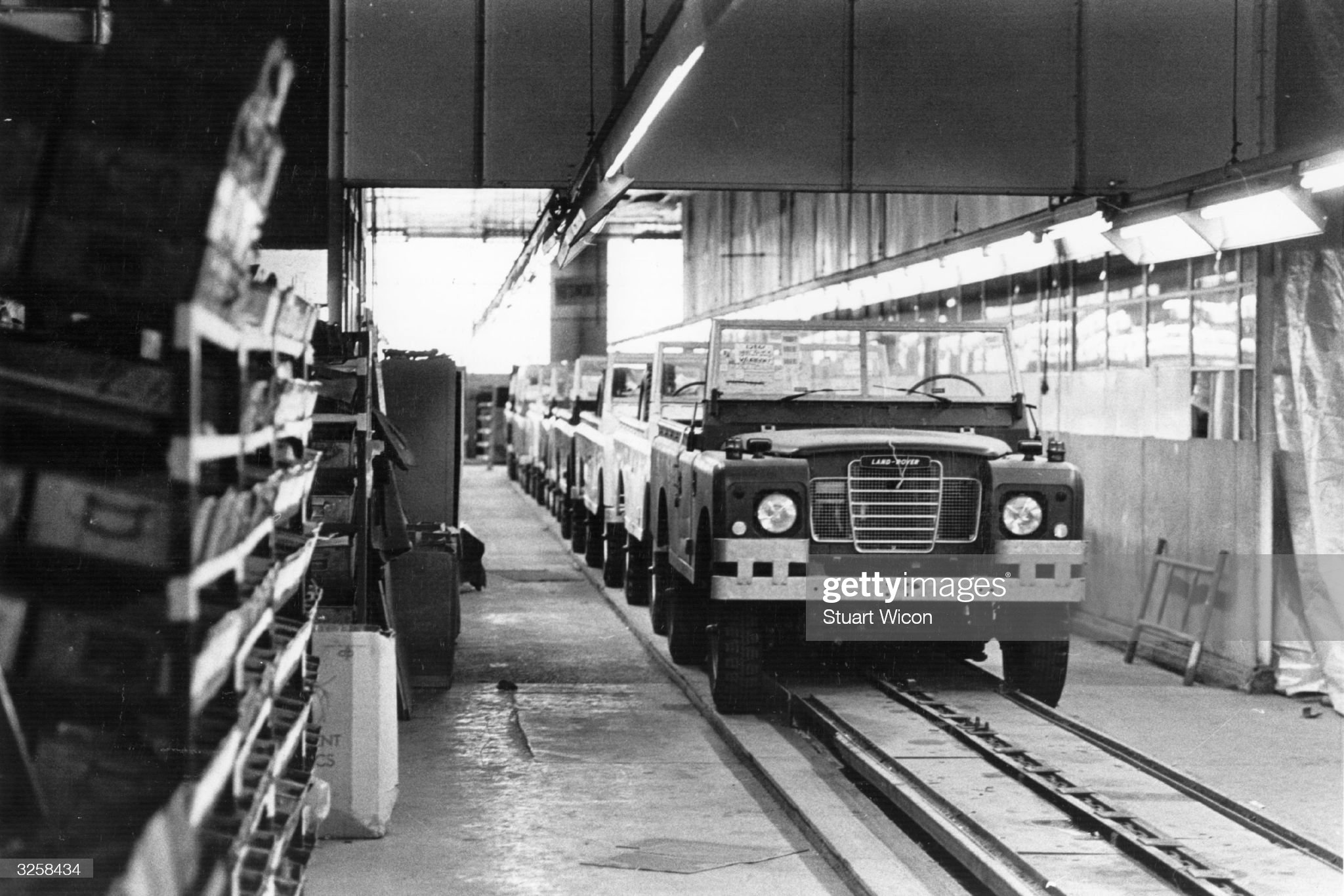 14th August 1980: the Land Rover production line, at Solihull in Birmingham.