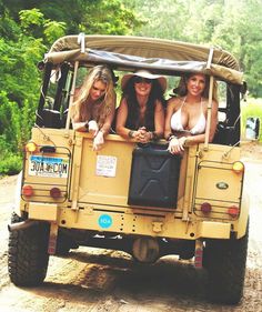Three girls in bikini in a Land Rover.