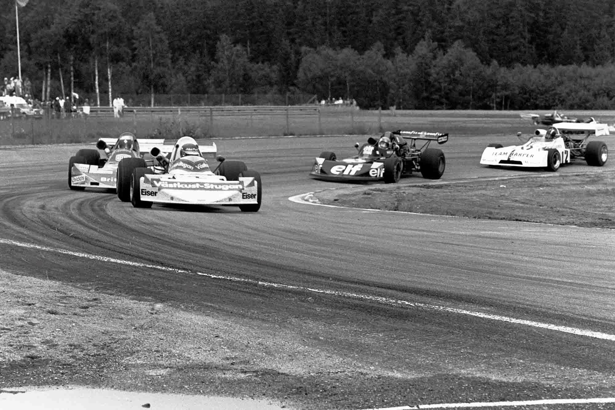 Beginning to make a name for himself, Purley follows the leading the pack Ronnie Peterson, Carlos Jarque and Patrick Depailler in F2 here at Anderstorp ’74. 
