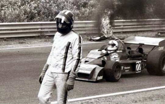 David Purley trying to help after Roger Wlliamson's accident.