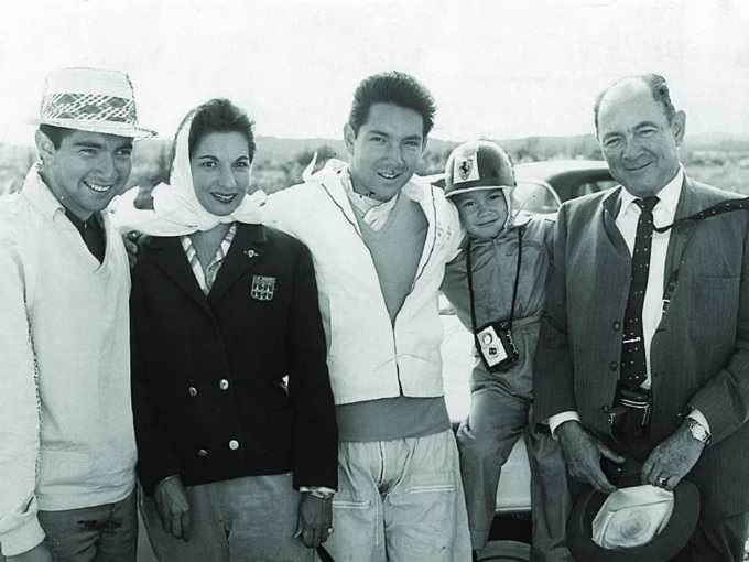 In the middle of 1958, his brother Pedro was racing at the 24 Hours of Le Mans with a Ferrari and Ricardo wanted to sign up for the party and, together with the whole family, they headed for Europe.