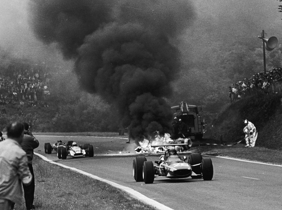 The Ferrari of Jacky Ickx passes the wreck of Jo Schlesser’s magnesium-bodied Honda.