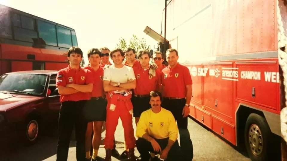 Ayrton Senna photographed with the Ferrari mechanics.
