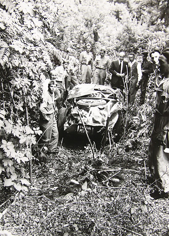Alberto Ascari's wrecked car in the non-championship VI GP dell'Autodromo di Monza in 1953.