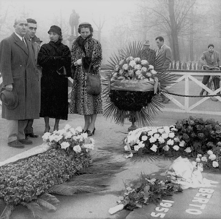 27th May 1955, the funeral of Alberto Ascari in Milan.