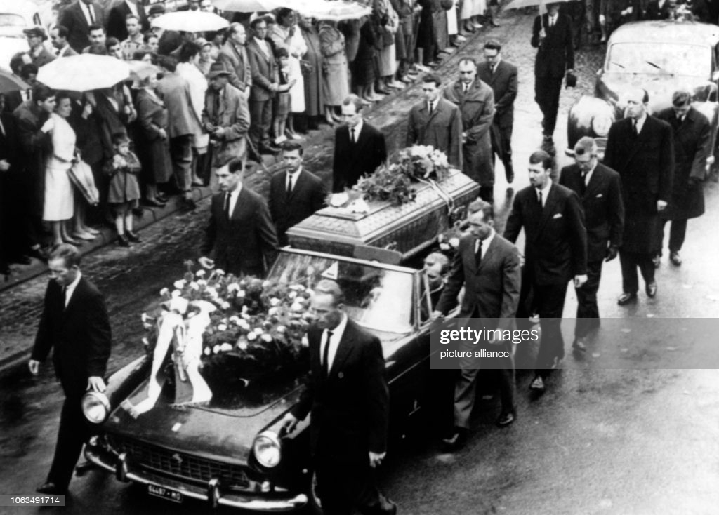 Funeral of German Formula One driver Wolfgang Graf Berghe von Trips on September 14, 1961 in Horrem, Germany. 