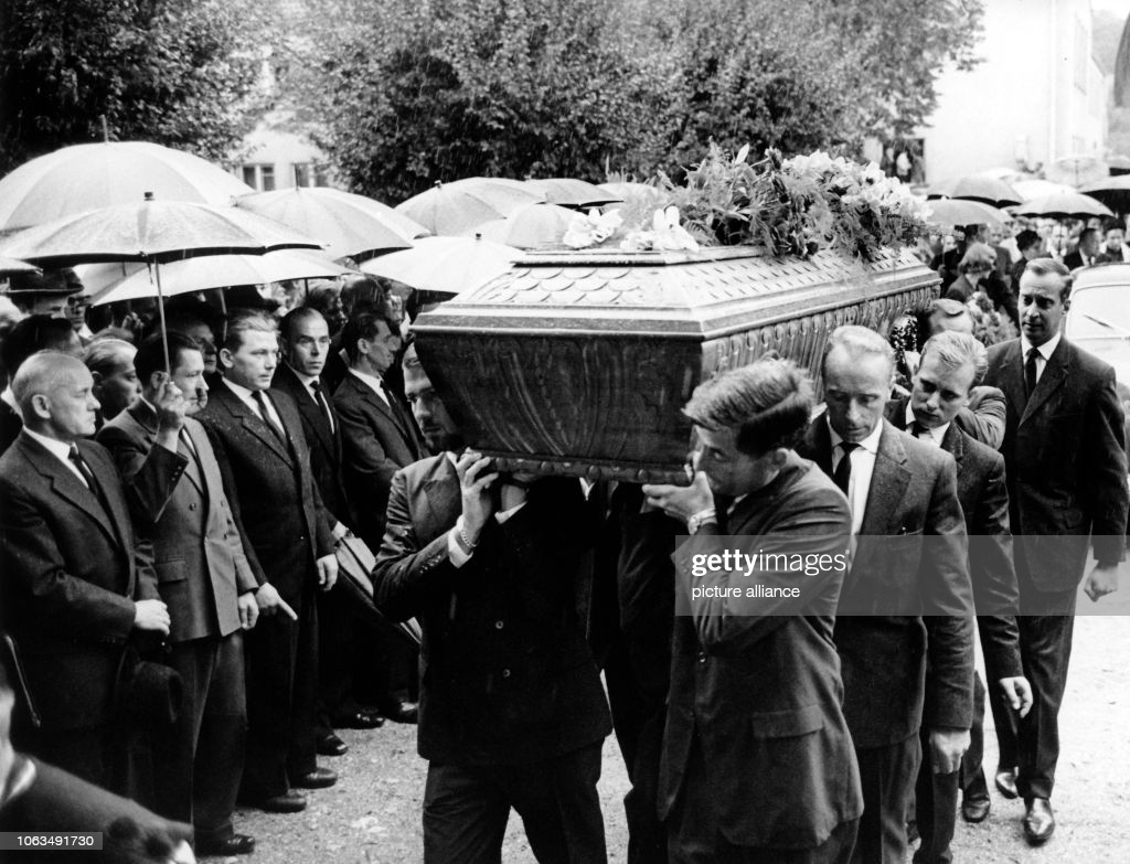 Funeral of German Formula One driver Wolfgang Graf Berghe von Trips on September 14, 1961 in Horrem, Germany.