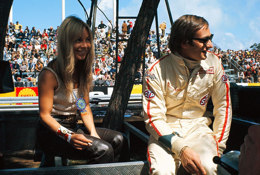 New Zealander Chris Amon sits with his girlfriend on the pitwall in 1970.