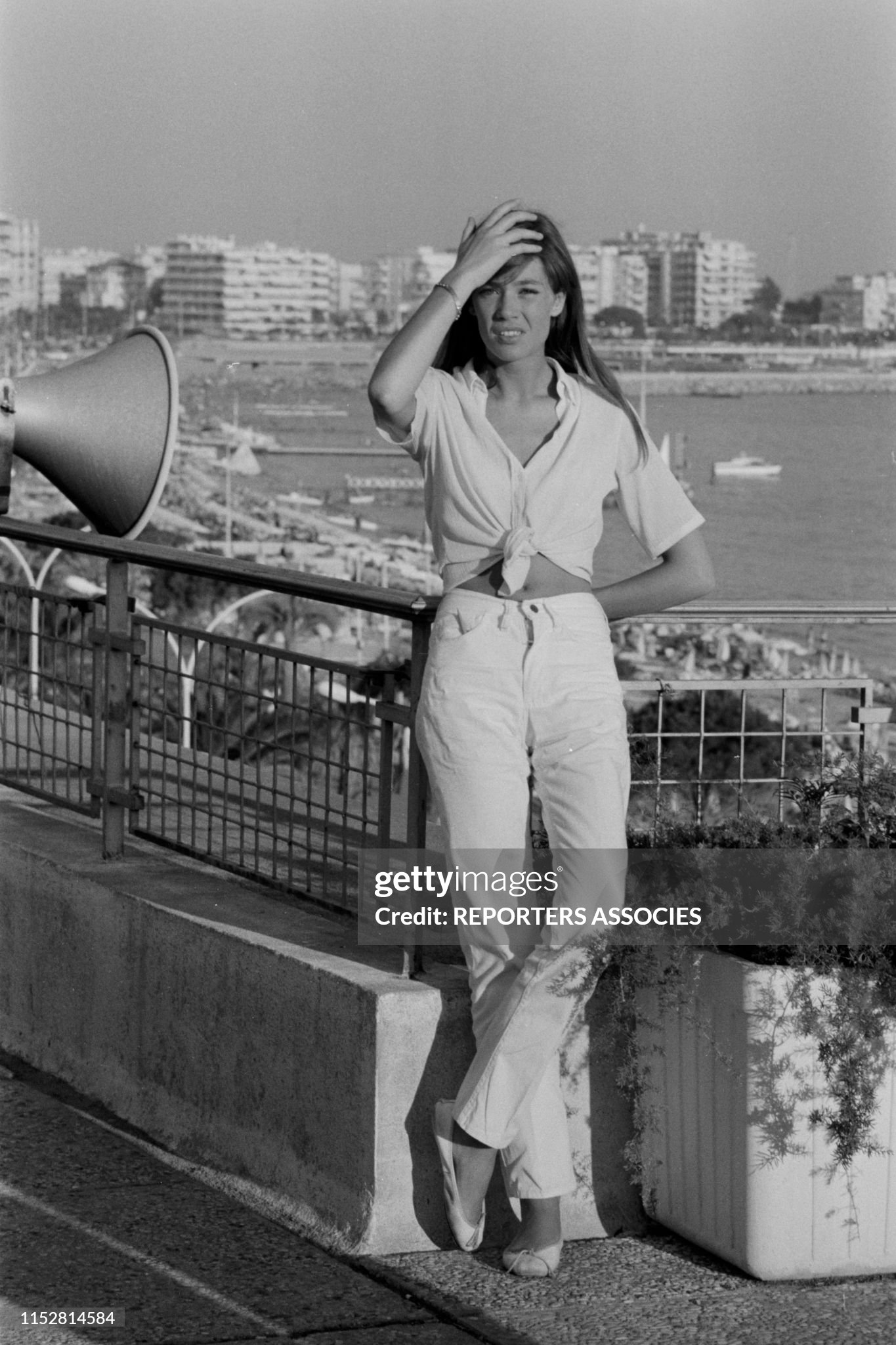 Françoise Hardy on vacation on the Côte d'Azur on August 09, 1965. 