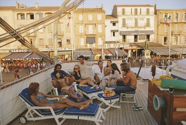 Holidaymakers on the deck of a yacht in Saint-Tropez in August 1971. 