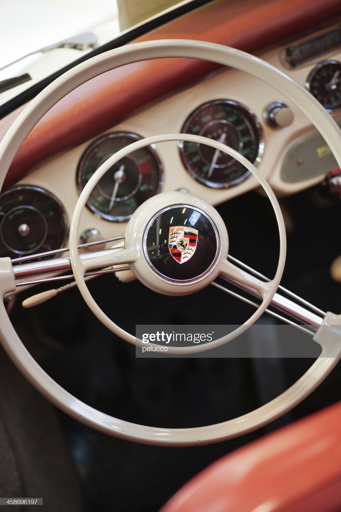 Steering wheel and dashboard of a Porsche Type 356.