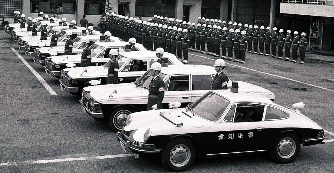 The Japanese police, Porsche 912.