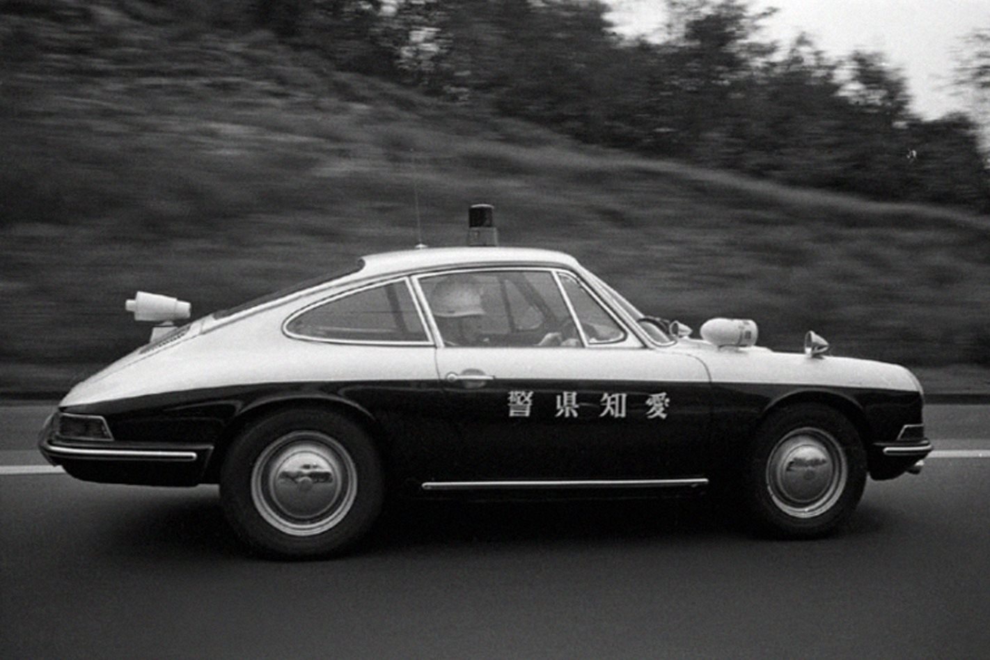 The Japanese police, Porsche 912.