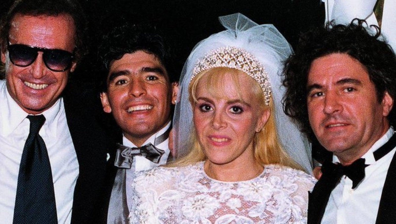 Franco Califano, Diego Maradona, Claudia Villafane and Fausto Leali at Diego’s wedding in 1989.