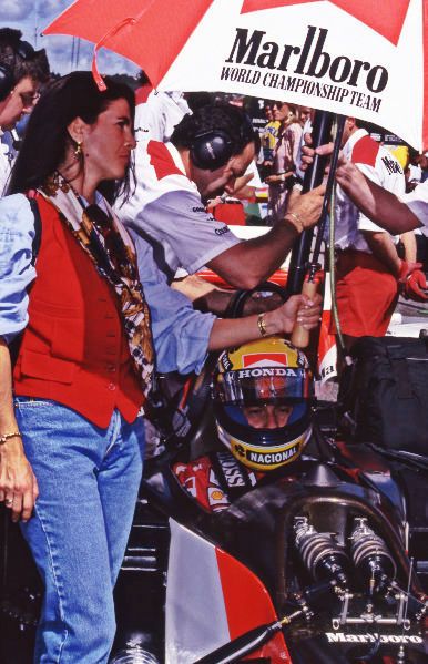 Senna with a grid girl.