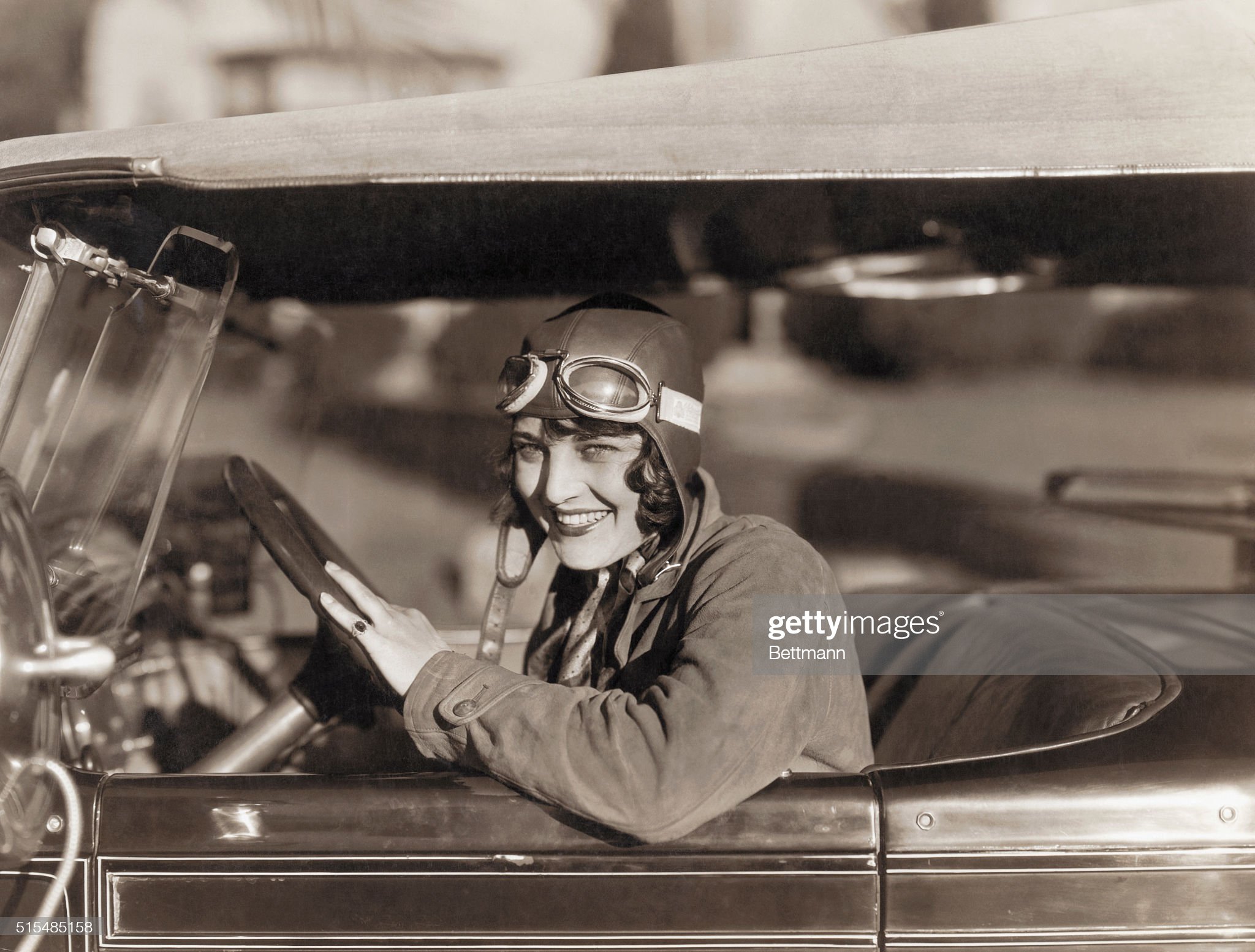 Aviatrix Ruth Elder driving a car in 1920.