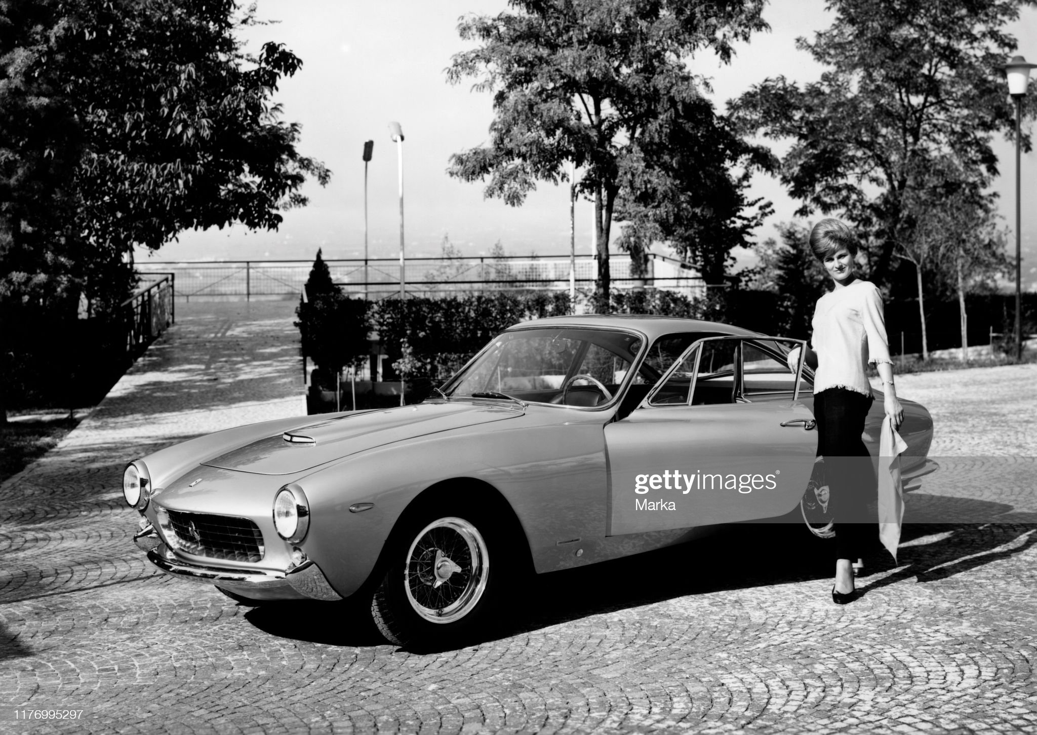 A girl and a Ferrari 250 GT lusso 1962. 